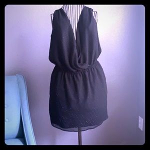 Short black dress with pockets!